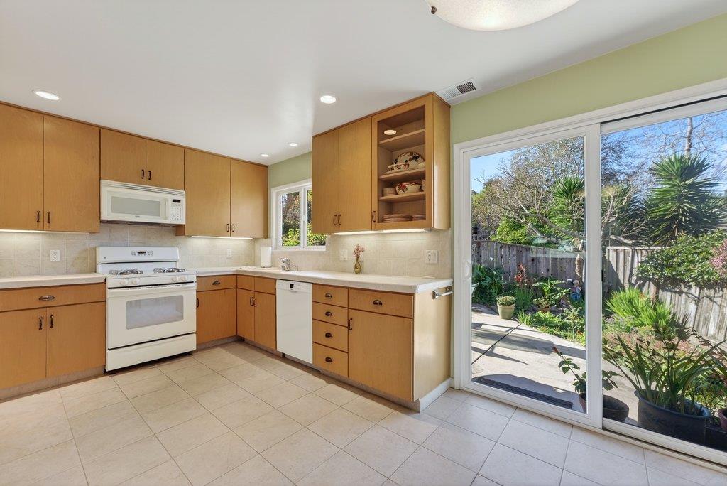 Detail Gallery Image 8 of 26 For 3555 Sevilla Dr, Soquel,  CA 95073 - 3 Beds | 2 Baths