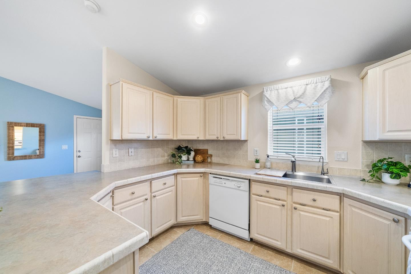 Detail Gallery Image 15 of 39 For 998 38th Ave #9,  Santa Cruz,  CA 95062 - 2 Beds | 2 Baths