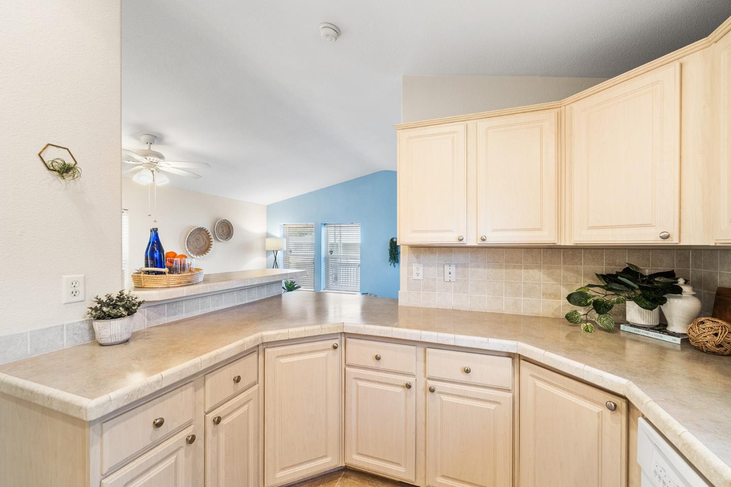 Detail Gallery Image 16 of 39 For 998 38th Ave #9,  Santa Cruz,  CA 95062 - 2 Beds | 2 Baths