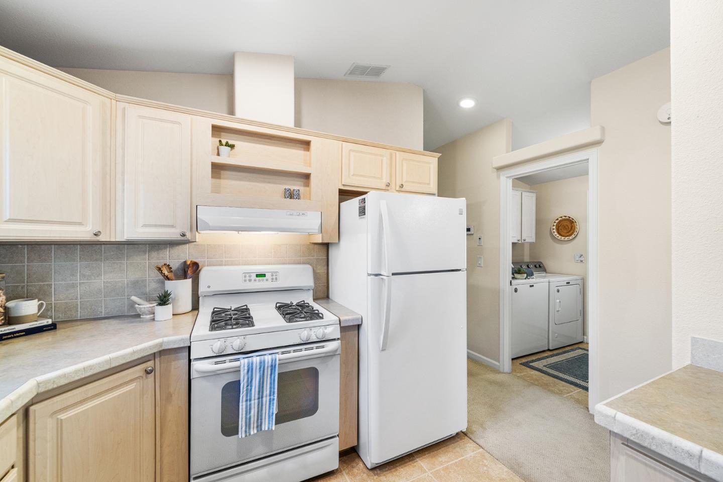 Detail Gallery Image 18 of 39 For 998 38th Ave #9,  Santa Cruz,  CA 95062 - 2 Beds | 2 Baths
