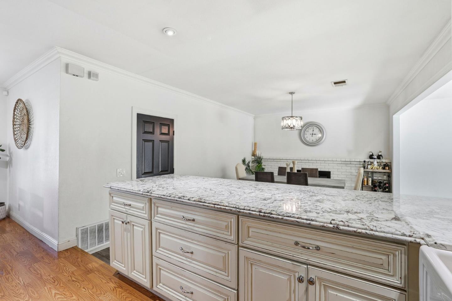 Detail Gallery Image 10 of 47 For 366 Curie  Drive Dr, San Jose,  CA 95119 - 5 Beds | 2/1 Baths