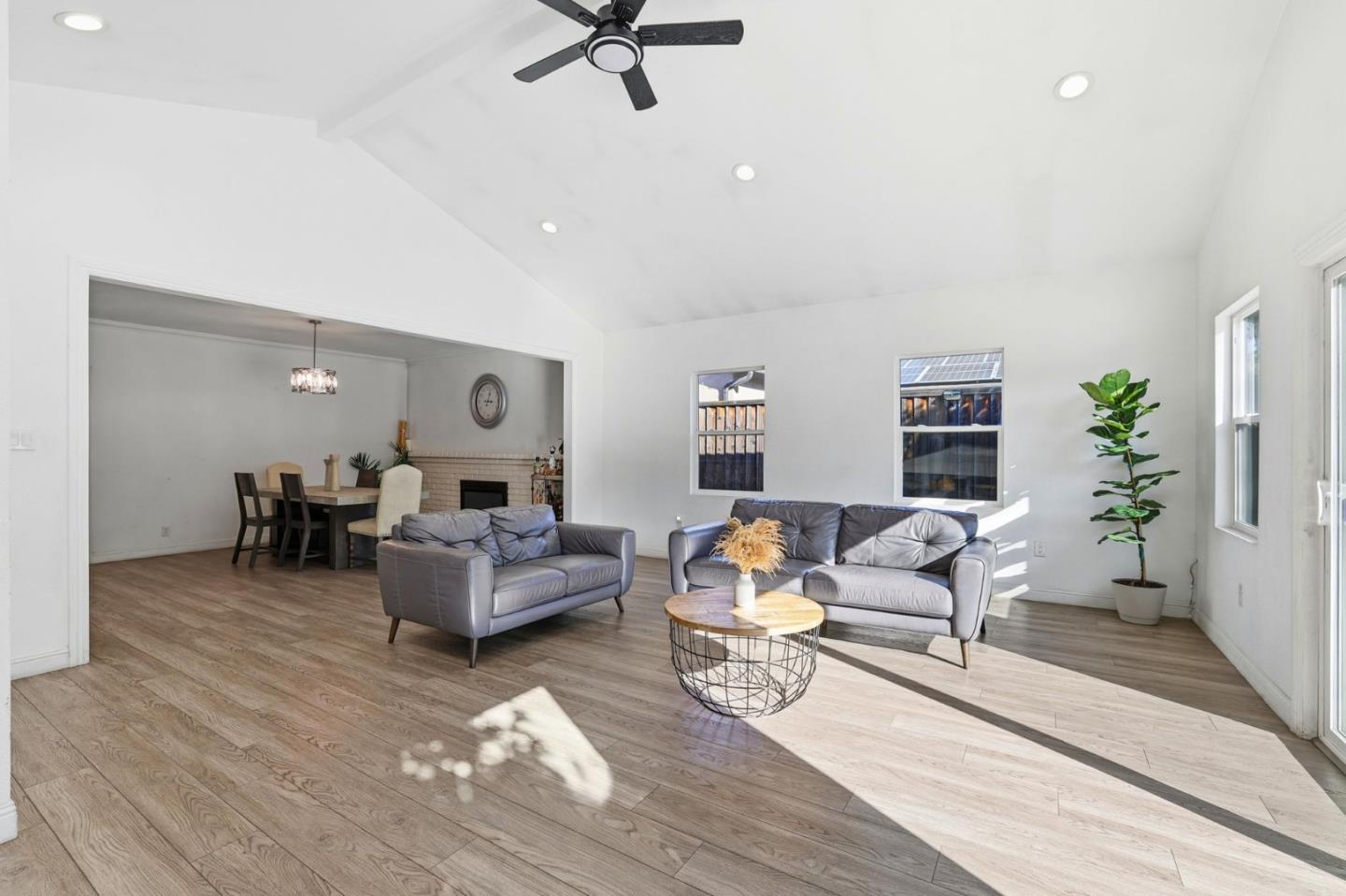 Detail Gallery Image 14 of 47 For 366 Curie  Drive Dr, San Jose,  CA 95119 - 5 Beds | 2/1 Baths