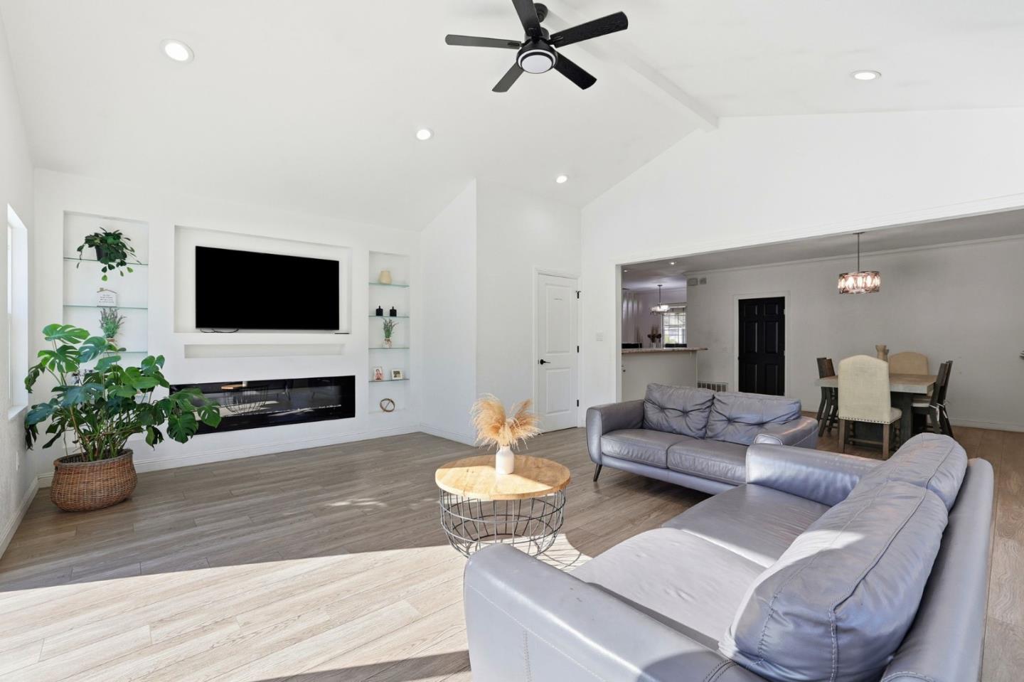 Detail Gallery Image 15 of 47 For 366 Curie  Drive Dr, San Jose,  CA 95119 - 5 Beds | 2/1 Baths