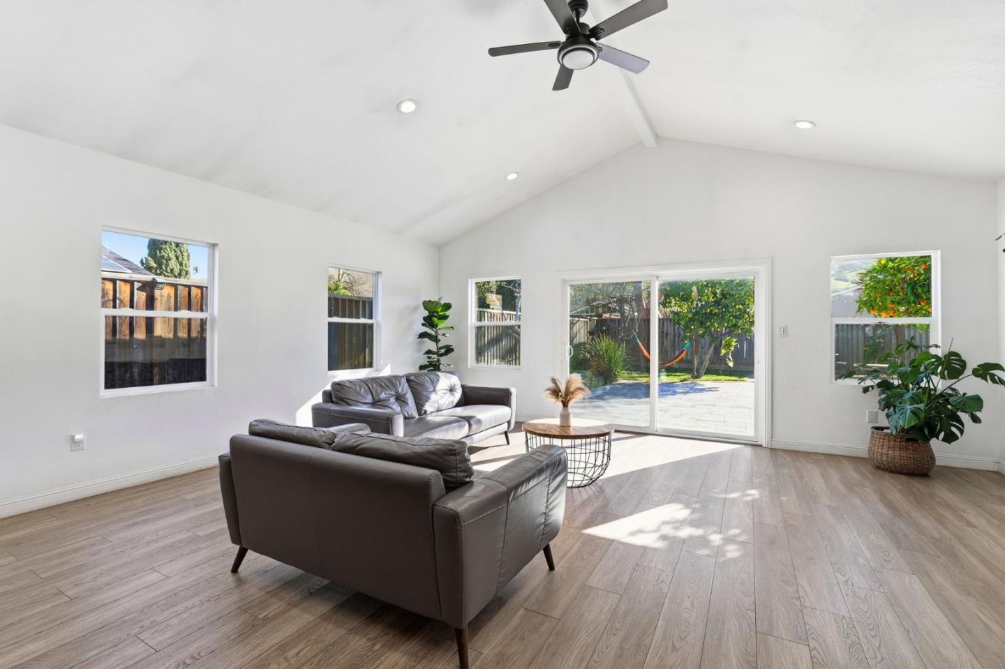 Detail Gallery Image 16 of 47 For 366 Curie  Drive Dr, San Jose,  CA 95119 - 5 Beds | 2/1 Baths