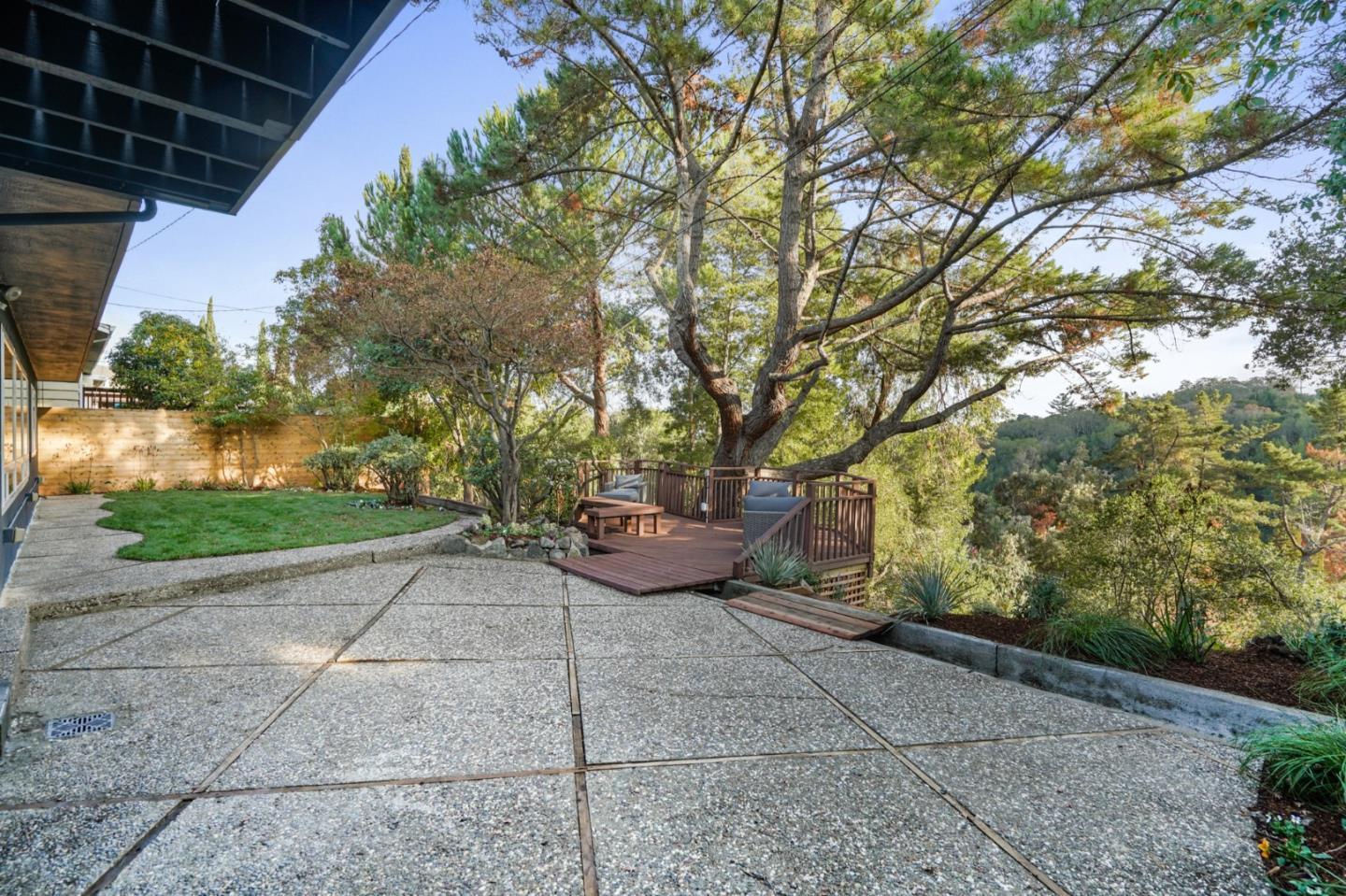 Detail Gallery Image 24 of 28 For 3811 Farm Hill Blvd, Redwood City,  CA 94061 - 4 Beds | 3 Baths