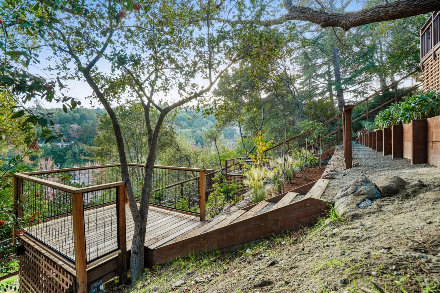 Detail Gallery Image 26 of 28 For 3811 Farm Hill Blvd, Redwood City,  CA 94061 - 4 Beds | 3 Baths