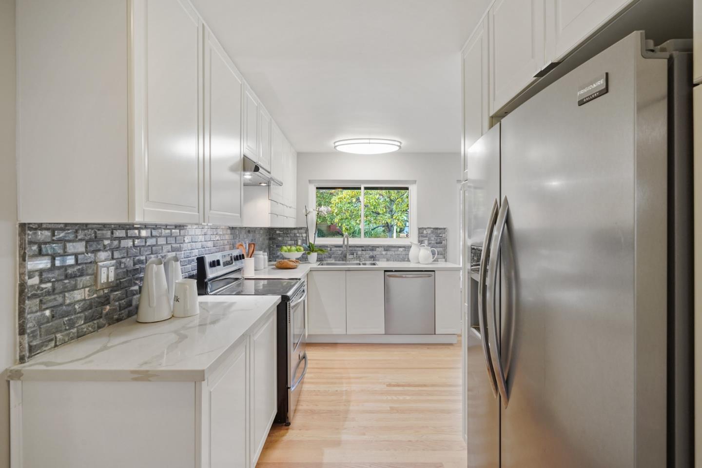 Detail Gallery Image 7 of 28 For 3811 Farm Hill Blvd, Redwood City,  CA 94061 - 4 Beds | 3 Baths