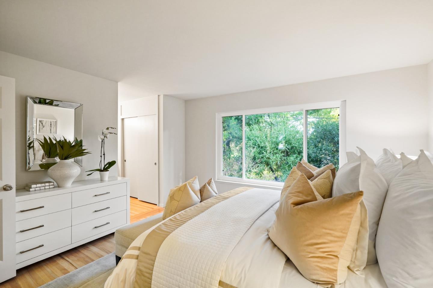 Detail Gallery Image 9 of 28 For 3811 Farm Hill Blvd, Redwood City,  CA 94061 - 4 Beds | 3 Baths