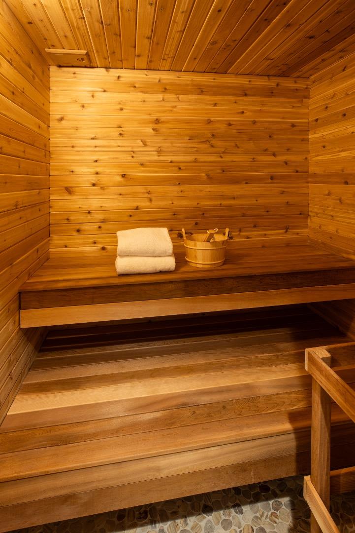 Detail Gallery Image 14 of 28 For 1470 Aura Way, Los Altos,  CA 94024 - 5 Beds | 3 Baths