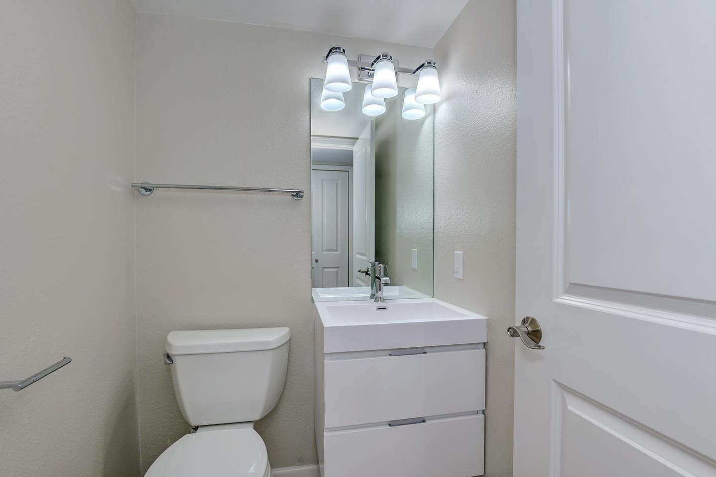 Detail Gallery Image 11 of 22 For 20323 Pinntage Pkwy, Cupertino,  CA 95014 - 3 Beds | 2/1 Baths