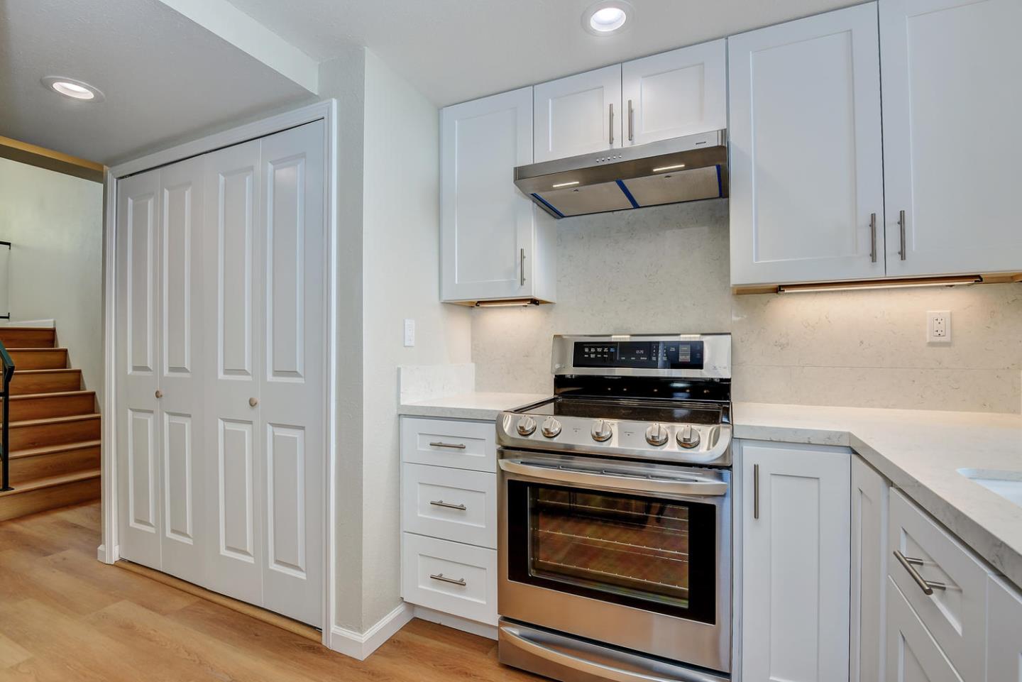 Detail Gallery Image 5 of 22 For 20323 Pinntage Pkwy, Cupertino,  CA 95014 - 3 Beds | 2/1 Baths