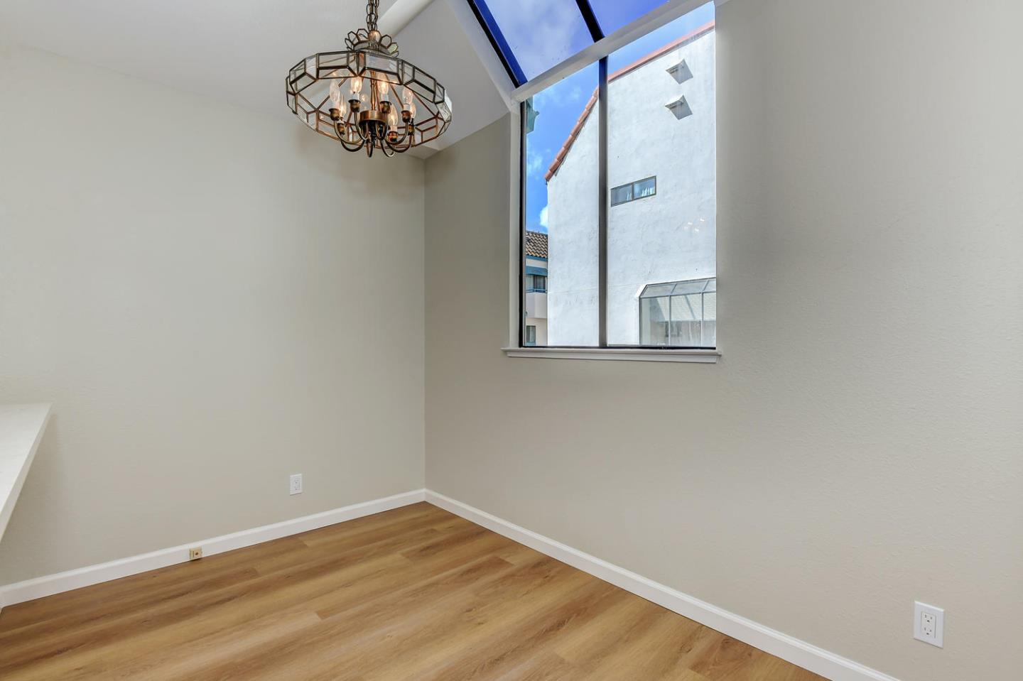 Detail Gallery Image 6 of 22 For 20323 Pinntage Pkwy, Cupertino,  CA 95014 - 3 Beds | 2/1 Baths