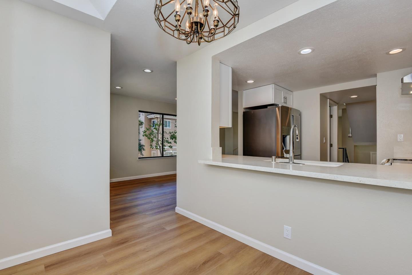 Detail Gallery Image 7 of 22 For 20323 Pinntage Pkwy, Cupertino,  CA 95014 - 3 Beds | 2/1 Baths