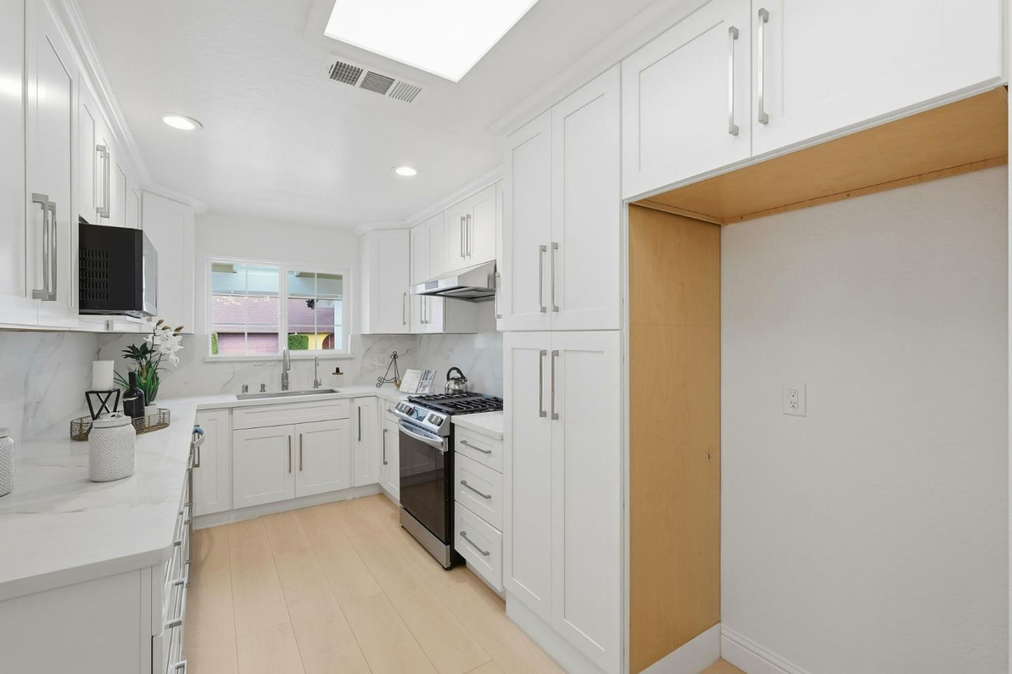 Detail Gallery Image 12 of 35 For 31383 Santa Ana Way, Union City,  CA 94587 - 4 Beds | 2 Baths