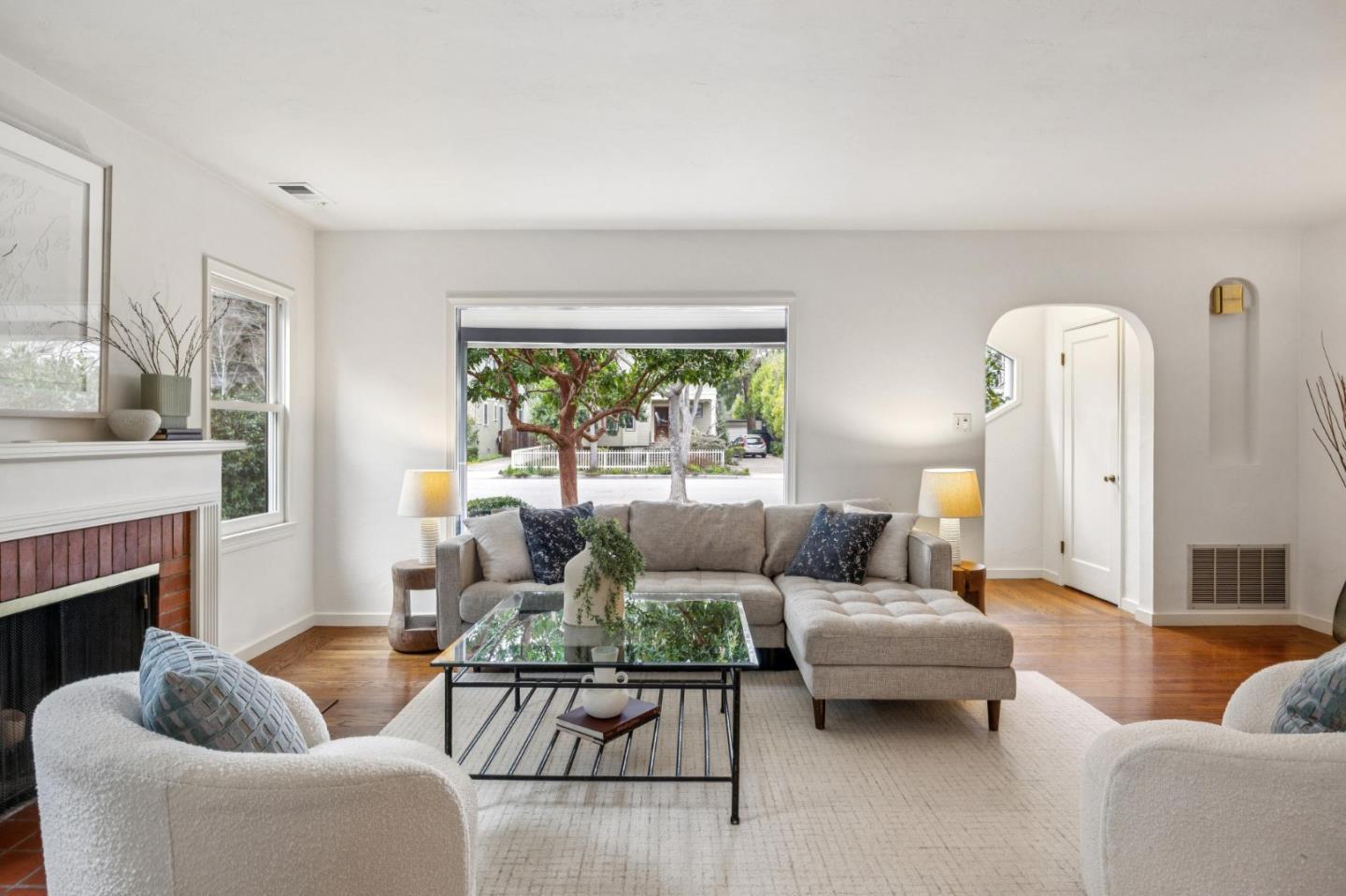 Detail Gallery Image 6 of 25 For 580 Lincoln Ave, Palo Alto,  CA 94301 - 3 Beds | 1 Baths