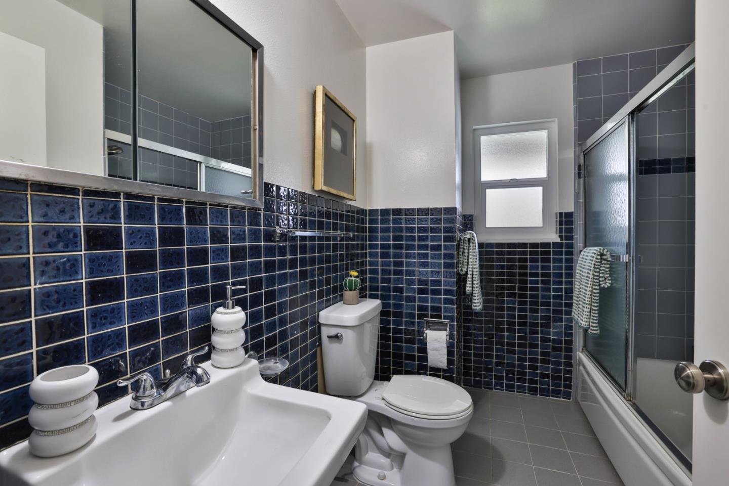 Detail Gallery Image 10 of 25 For 20087 Pacifica Dr, Cupertino,  CA 95014 - 3 Beds | 2 Baths