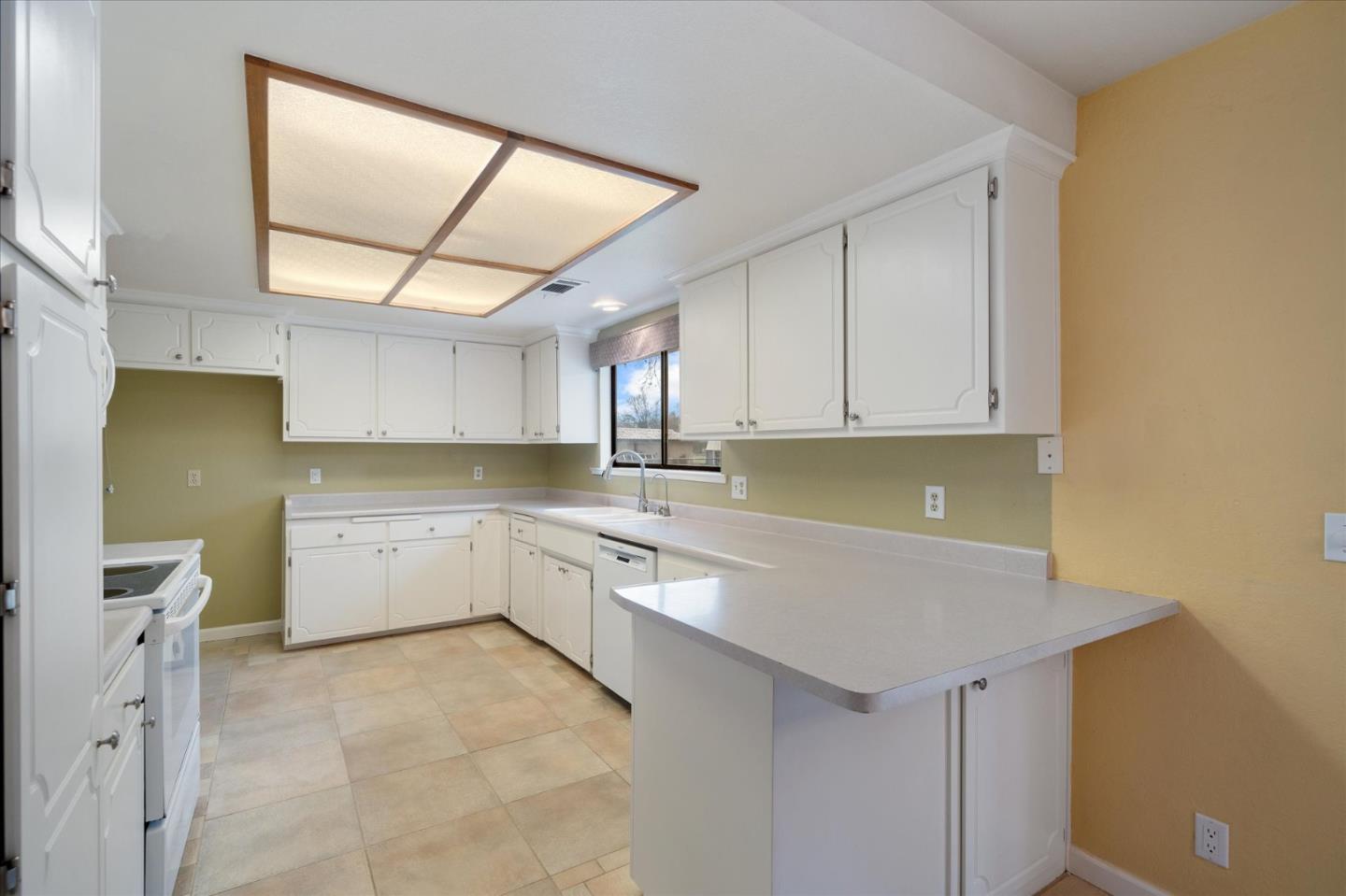 Detail Gallery Image 10 of 34 For 7235 Amigo Way, Redding,  CA 96002 - 3 Beds | 2 Baths