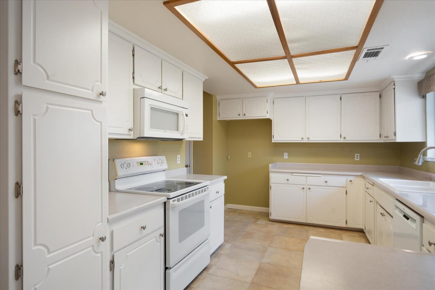 Detail Gallery Image 11 of 34 For 7235 Amigo Way, Redding,  CA 96002 - 3 Beds | 2 Baths