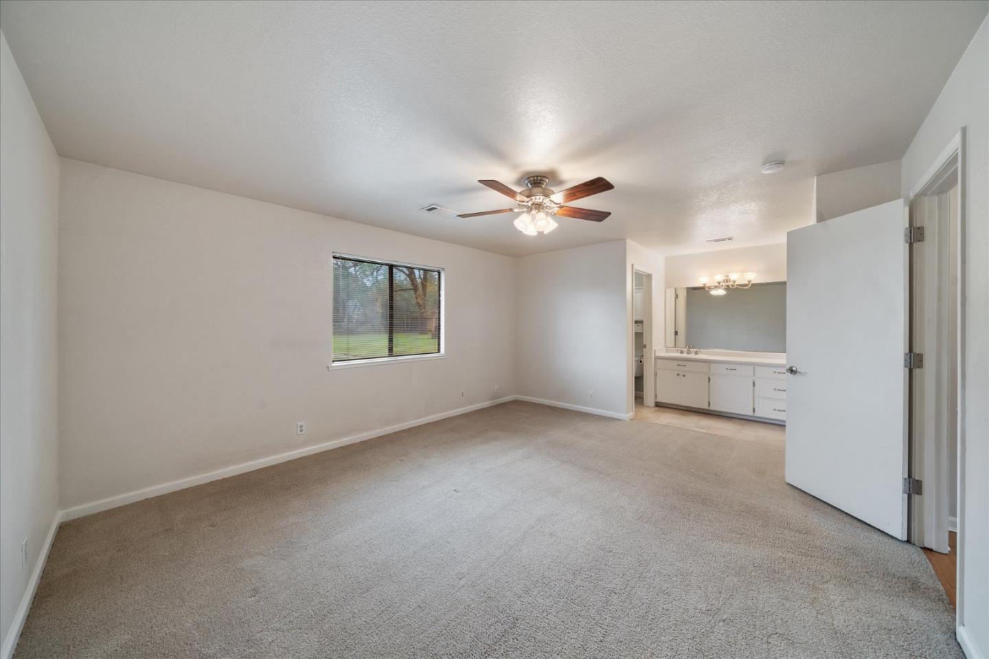 Detail Gallery Image 15 of 34 For 7235 Amigo Way, Redding,  CA 96002 - 3 Beds | 2 Baths