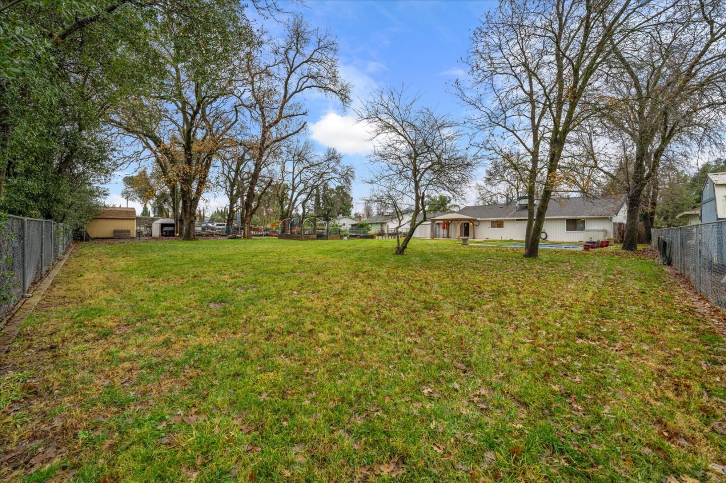 Detail Gallery Image 30 of 34 For 7235 Amigo Way, Redding,  CA 96002 - 3 Beds | 2 Baths