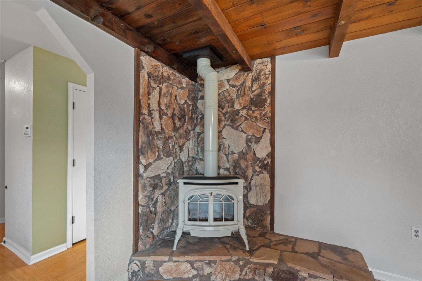 Detail Gallery Image 5 of 34 For 7235 Amigo Way, Redding,  CA 96002 - 3 Beds | 2 Baths