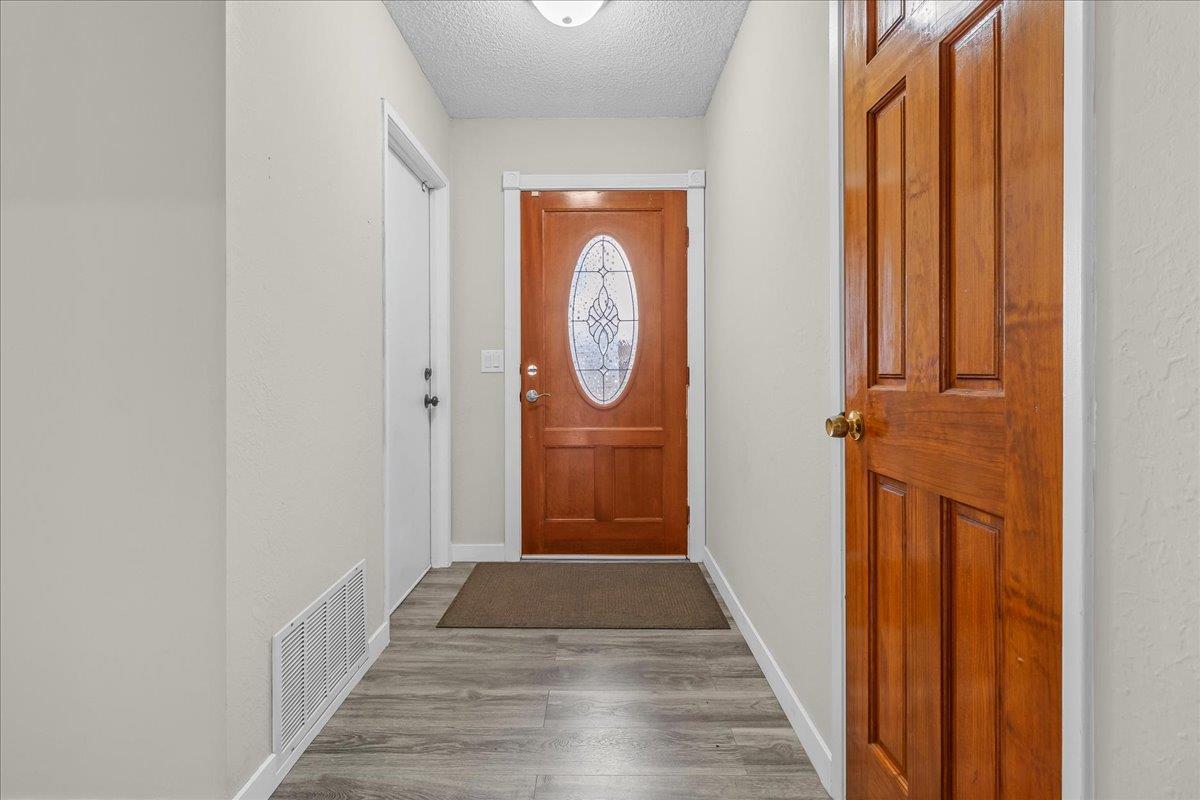 Detail Gallery Image 4 of 35 For 724 Circle Dr, Salinas,  CA 93905 - 3 Beds | 2 Baths