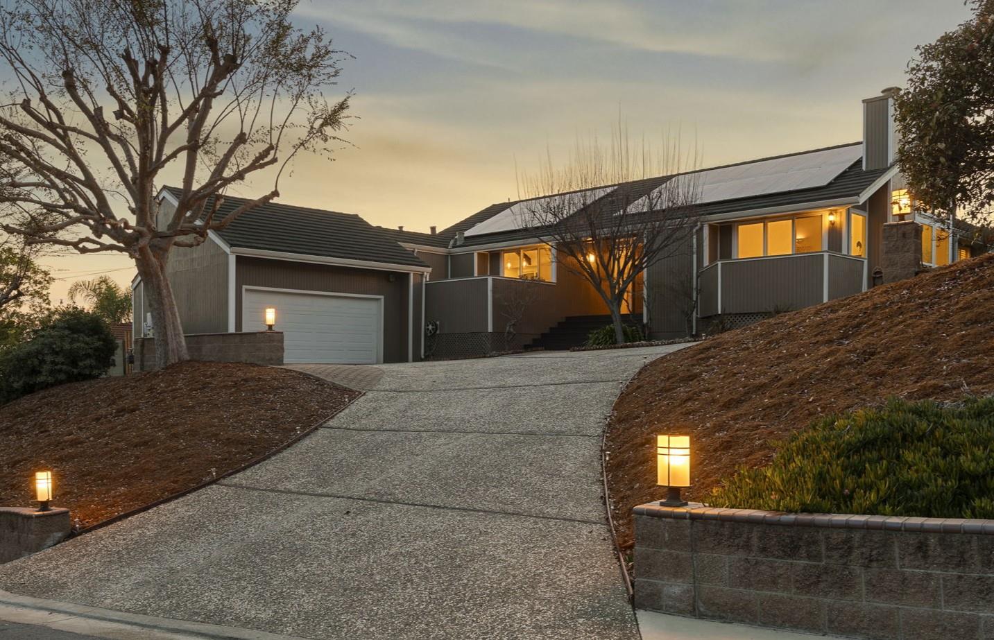 Front Image Thumbnail for ML82032709