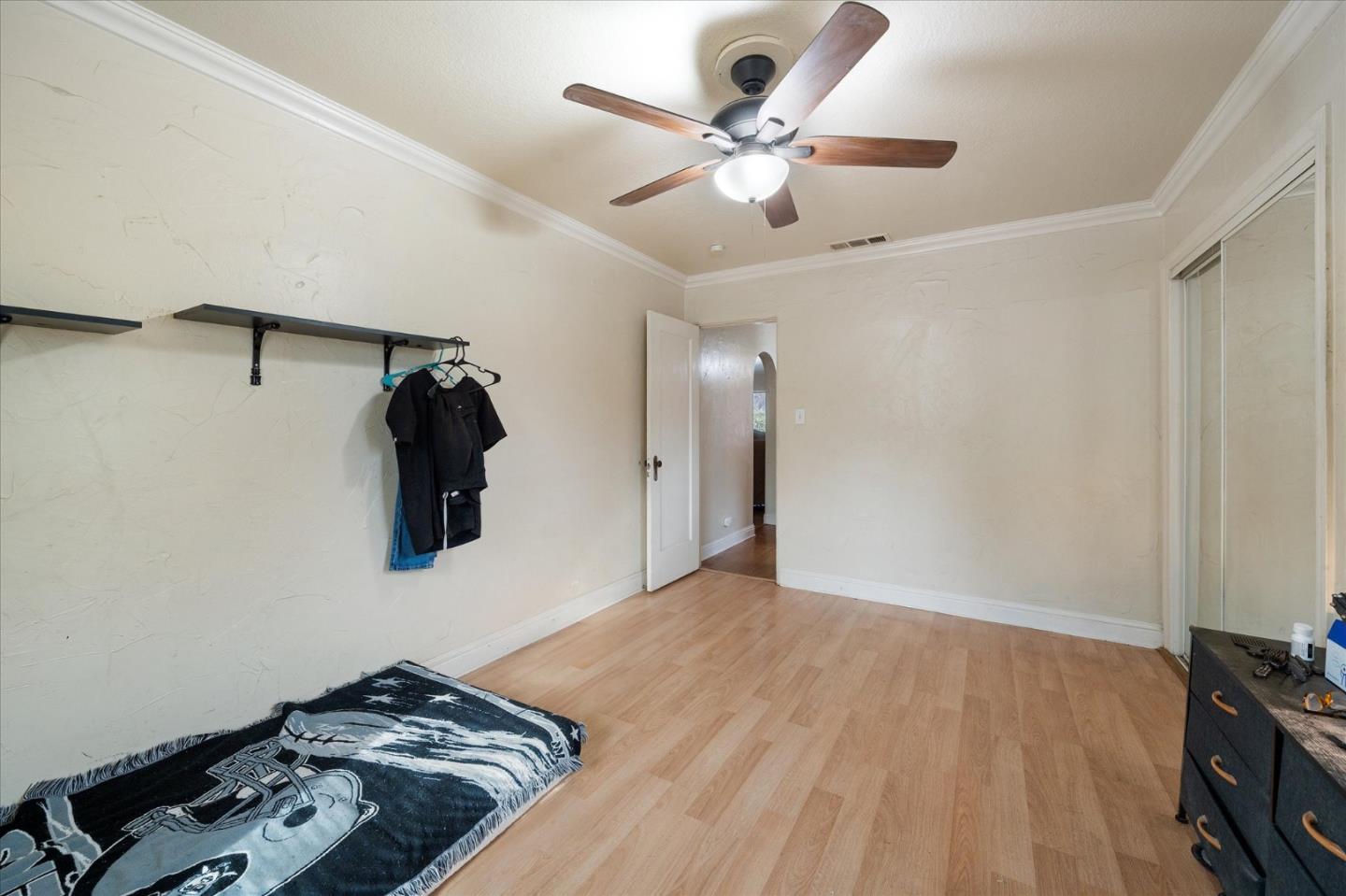 Detail Gallery Image 12 of 41 For 409 Smile Pl, Redding,  CA 96001 - 3 Beds | 2 Baths