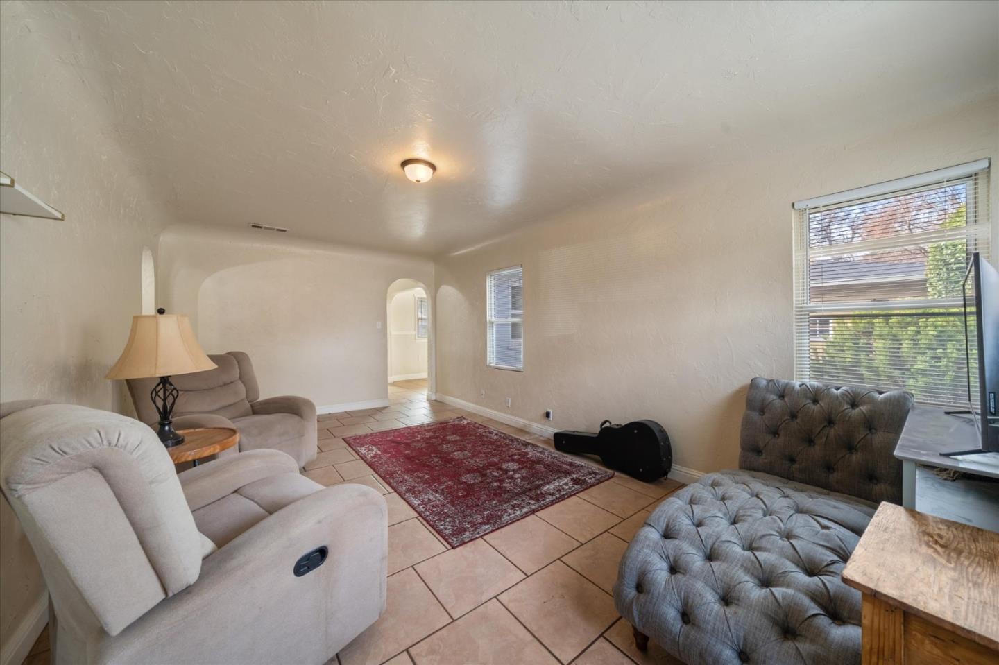 Detail Gallery Image 3 of 41 For 409 Smile Pl, Redding,  CA 96001 - 3 Beds | 2 Baths