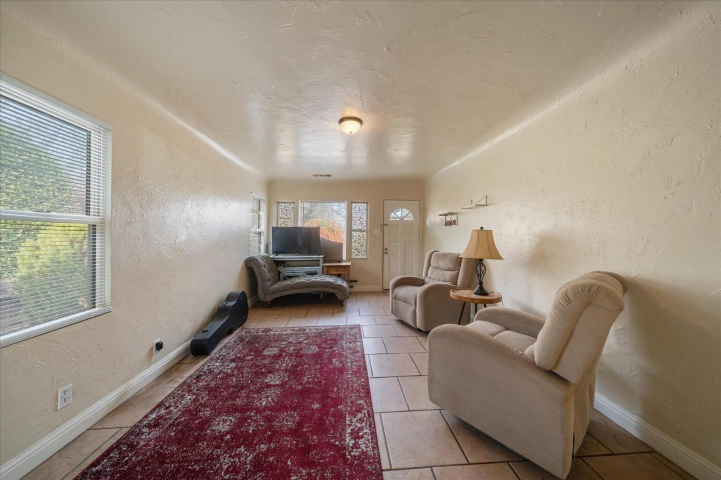 Detail Gallery Image 5 of 41 For 409 Smile Pl, Redding,  CA 96001 - 3 Beds | 2 Baths