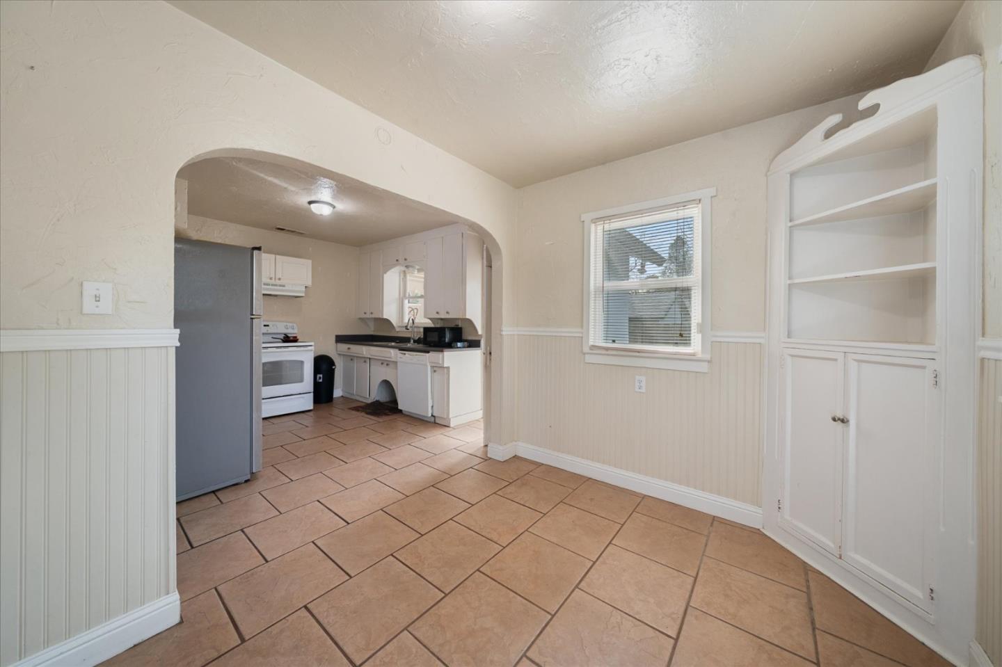 Detail Gallery Image 8 of 41 For 409 Smile Pl, Redding,  CA 96001 - 3 Beds | 2 Baths