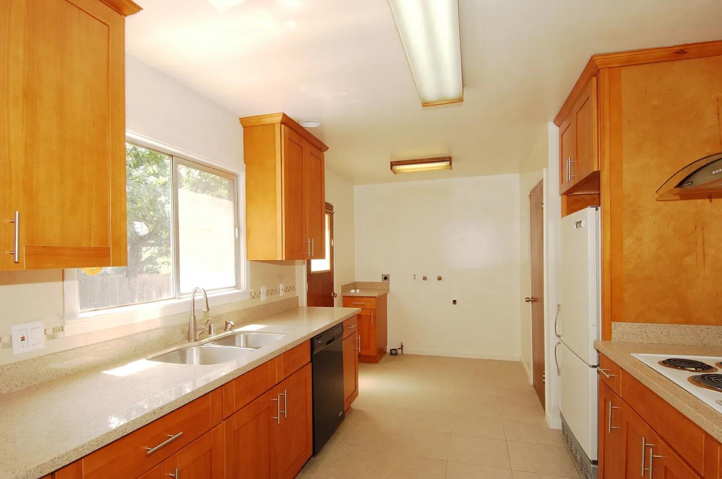 Detail Gallery Image 21 of 28 For 906-908 Haddon Dr, San Mateo,  CA 94402 - – Beds | – Baths