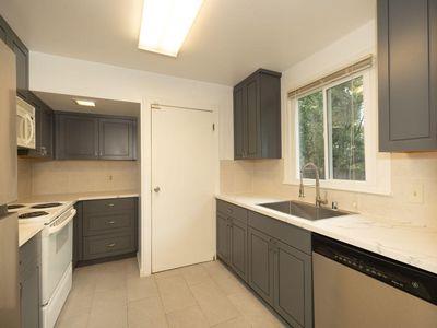 Detail Gallery Image 9 of 28 For 906-908 Haddon Dr, San Mateo,  CA 94402 - – Beds | – Baths