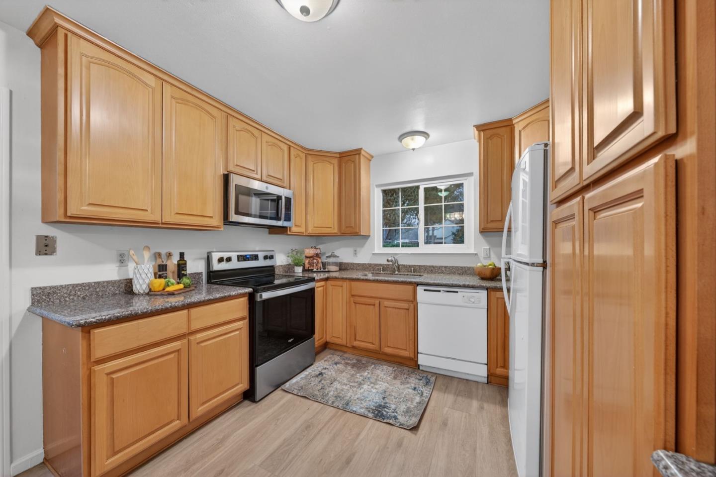 Detail Gallery Image 4 of 25 For 5663-5665 Beswick Dr, San Jose,  CA 95123 - 5 Beds | 3 Baths