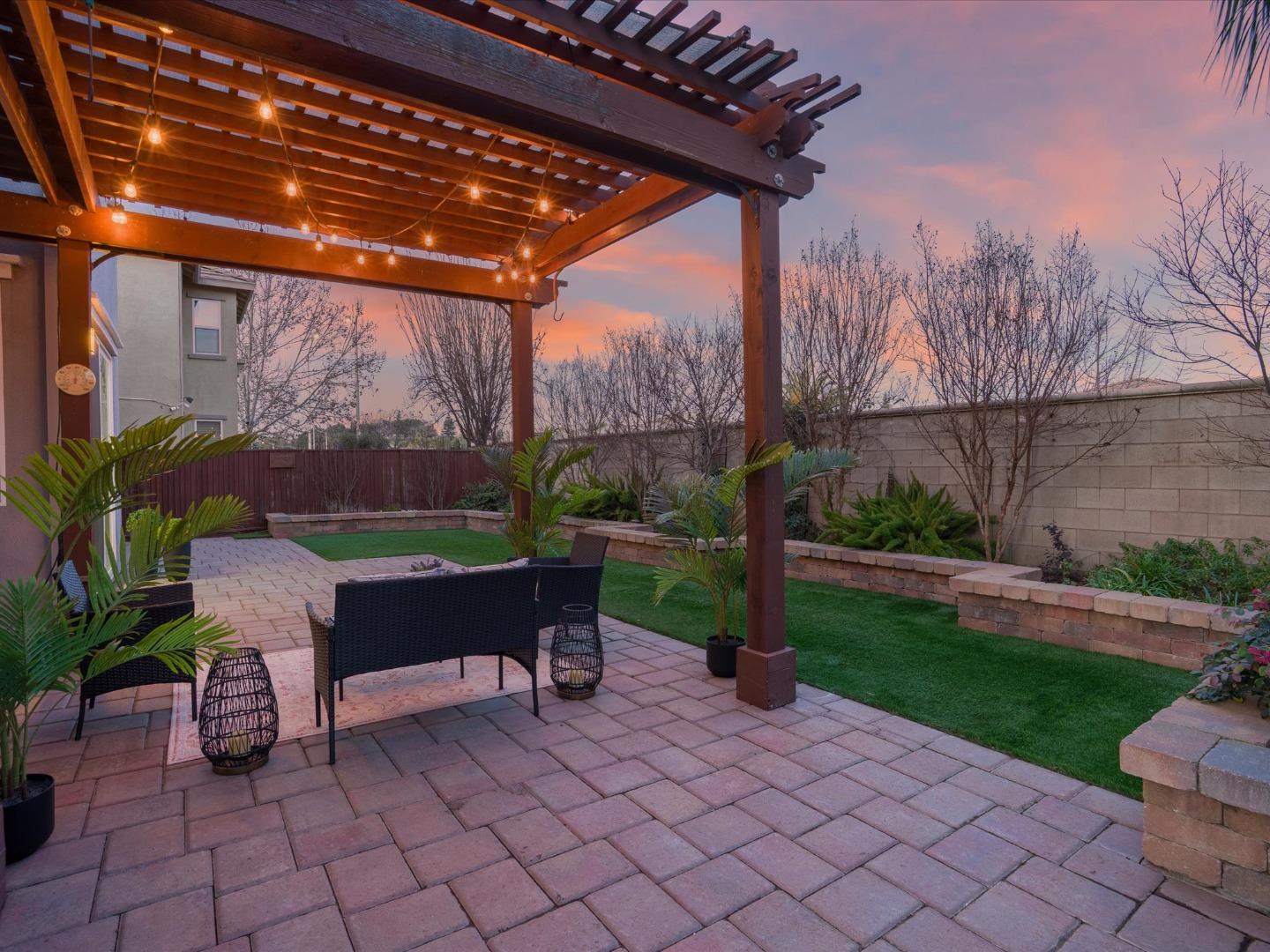 Detail Gallery Image 25 of 28 For 1702 Rosemary Dr, Gilroy,  CA 95020 - 5 Beds | 4/1 Baths