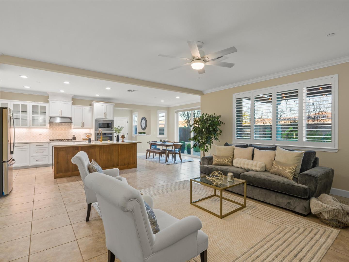 Detail Gallery Image 3 of 28 For 1702 Rosemary Dr, Gilroy,  CA 95020 - 5 Beds | 4/1 Baths