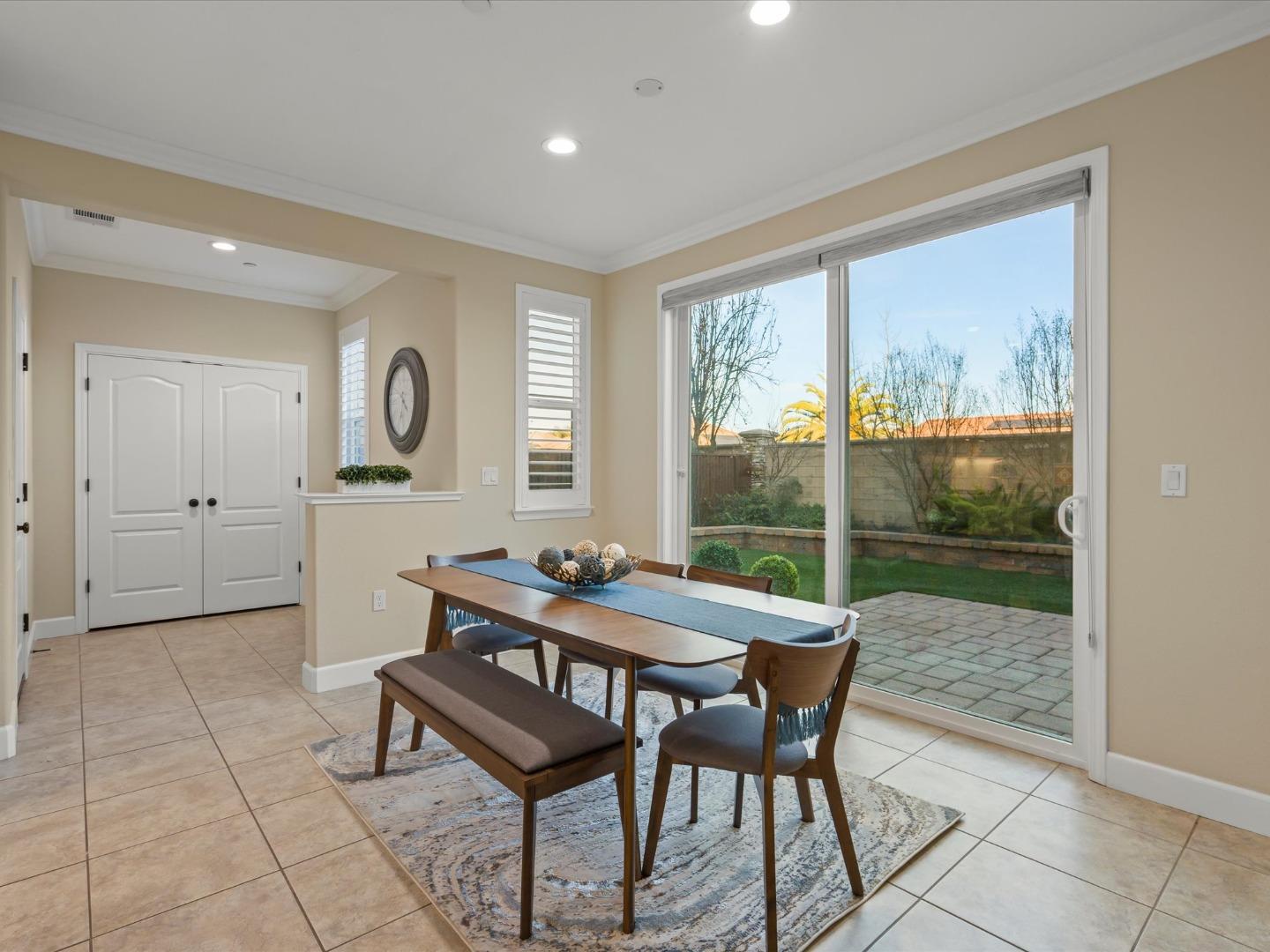 Detail Gallery Image 6 of 28 For 1702 Rosemary Dr, Gilroy,  CA 95020 - 5 Beds | 4/1 Baths