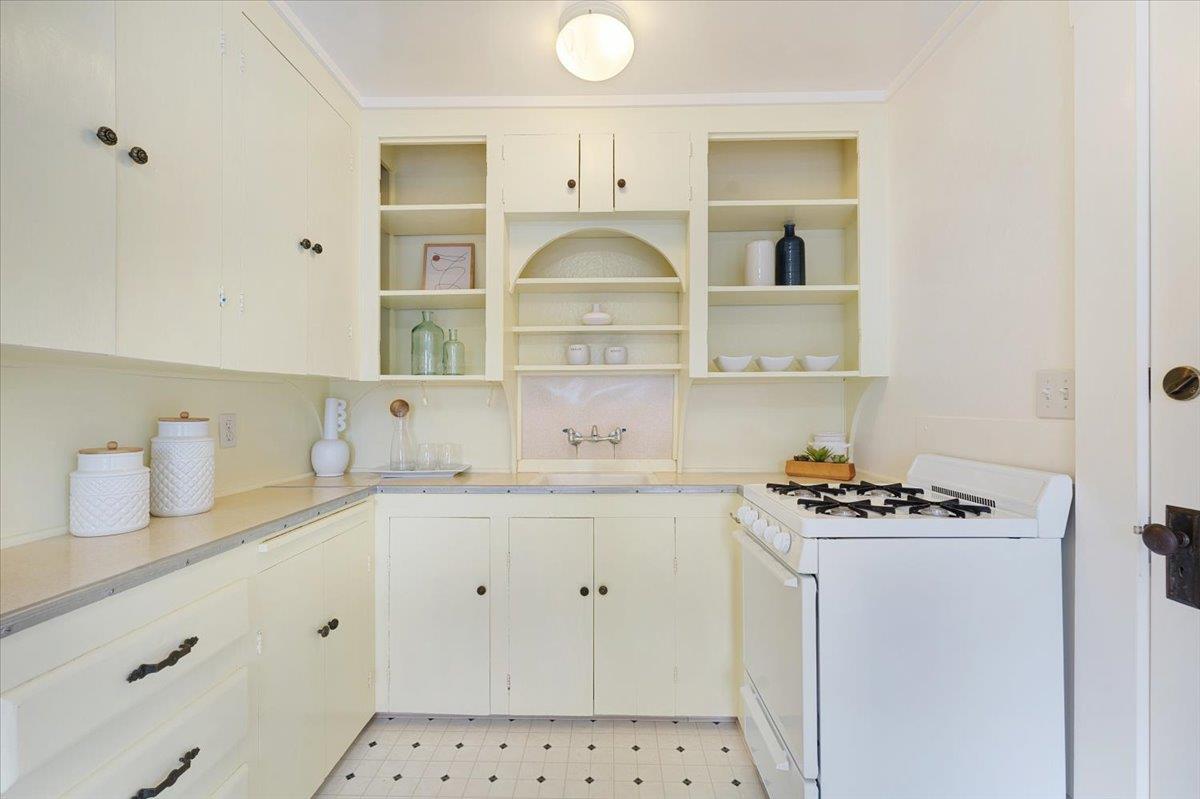 Detail Gallery Image 11 of 43 For 4605 Opal St, Capitola,  CA 95010 - 5 Beds | 3/1 Baths