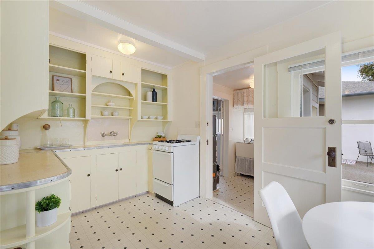 Detail Gallery Image 12 of 43 For 4605 Opal St, Capitola,  CA 95010 - 5 Beds | 3/1 Baths