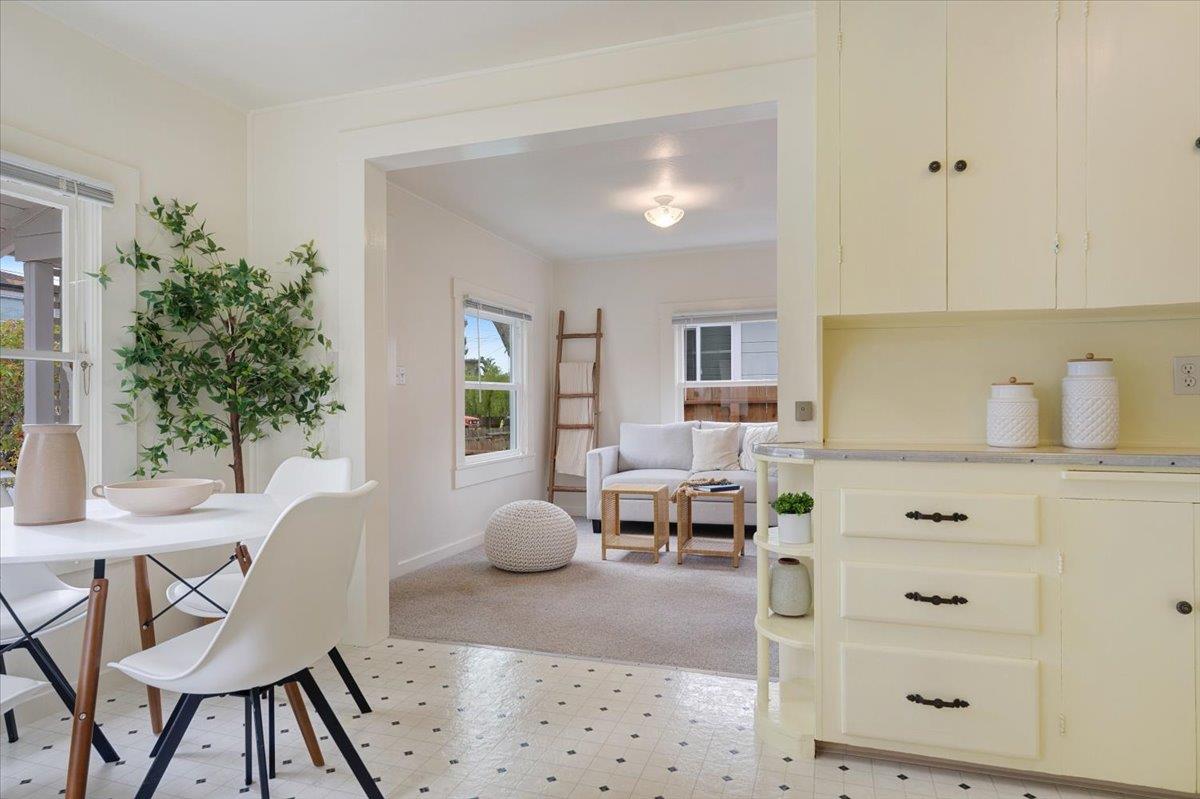 Detail Gallery Image 13 of 43 For 4605 Opal St, Capitola,  CA 95010 - 5 Beds | 3/1 Baths