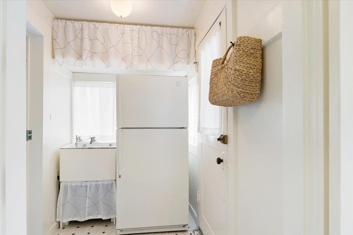 Detail Gallery Image 14 of 43 For 4605 Opal St, Capitola,  CA 95010 - 5 Beds | 3/1 Baths