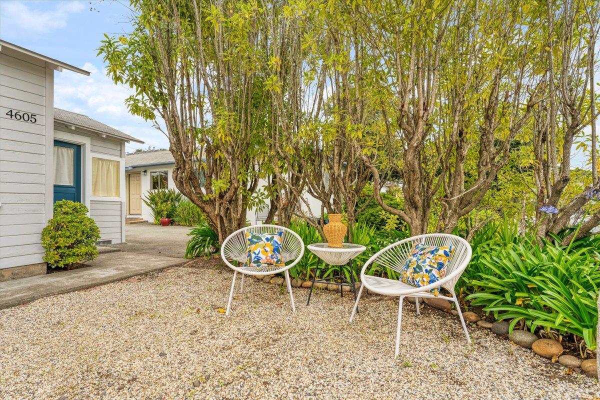 Detail Gallery Image 4 of 43 For 4605 Opal St, Capitola,  CA 95010 - 5 Beds | 3/1 Baths