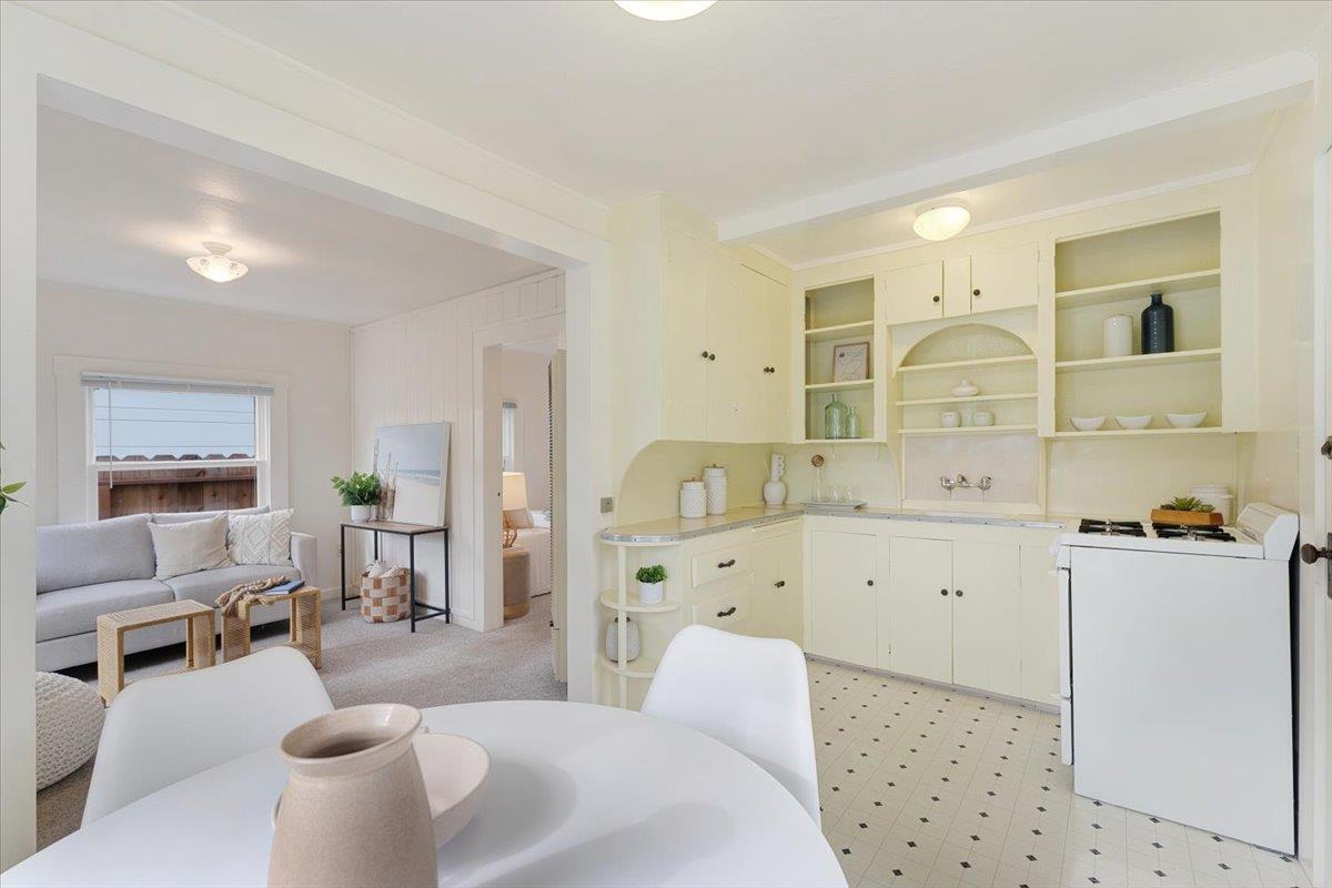 Detail Gallery Image 6 of 43 For 4605 Opal St, Capitola,  CA 95010 - 5 Beds | 3/1 Baths