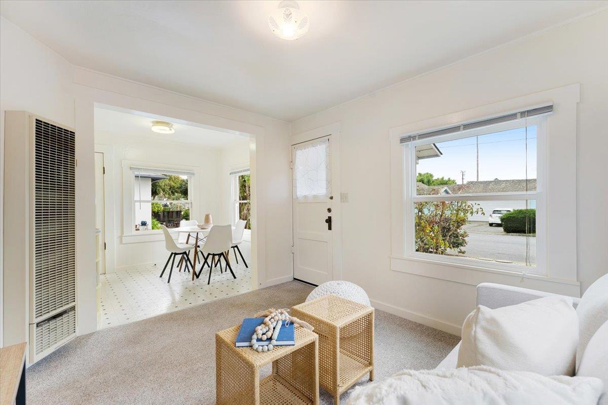 Detail Gallery Image 8 of 43 For 4605 Opal St, Capitola,  CA 95010 - 5 Beds | 3/1 Baths