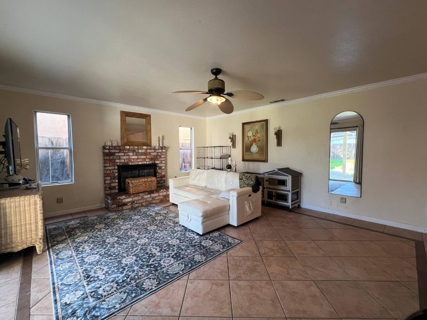 Detail Gallery Image 10 of 23 For 2126 Mckinley Ct, Los Banos,  CA 93635 - 4 Beds | 2 Baths