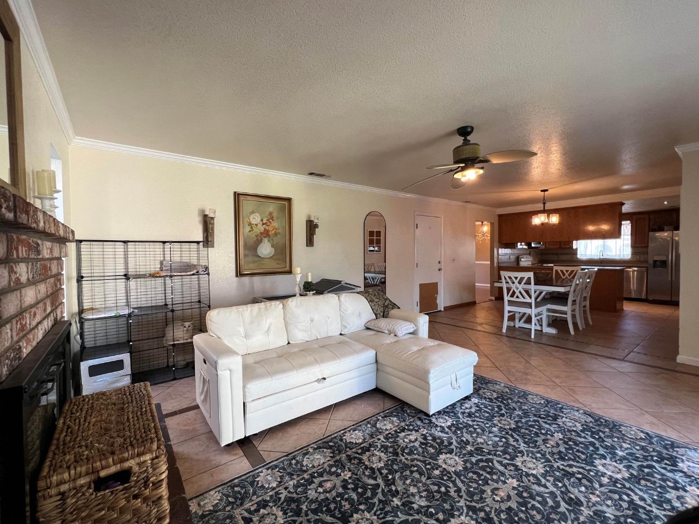 Detail Gallery Image 11 of 23 For 2126 Mckinley Ct, Los Banos,  CA 93635 - 4 Beds | 2 Baths
