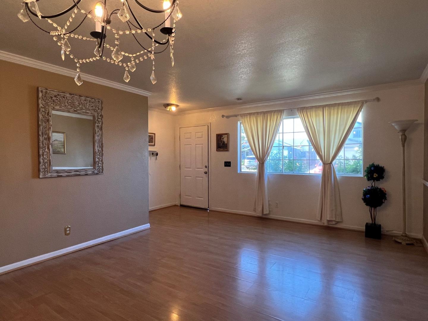 Detail Gallery Image 5 of 23 For 2126 Mckinley Ct, Los Banos,  CA 93635 - 4 Beds | 2 Baths