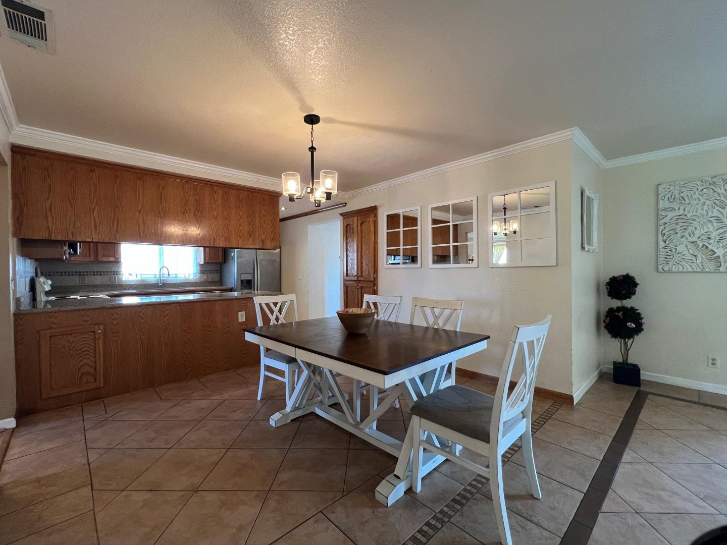 Detail Gallery Image 7 of 23 For 2126 Mckinley Ct, Los Banos,  CA 93635 - 4 Beds | 2 Baths