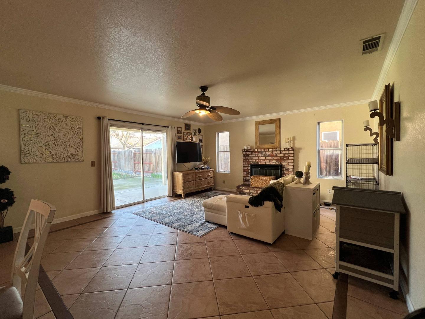 Detail Gallery Image 9 of 23 For 2126 Mckinley Ct, Los Banos,  CA 93635 - 4 Beds | 2 Baths