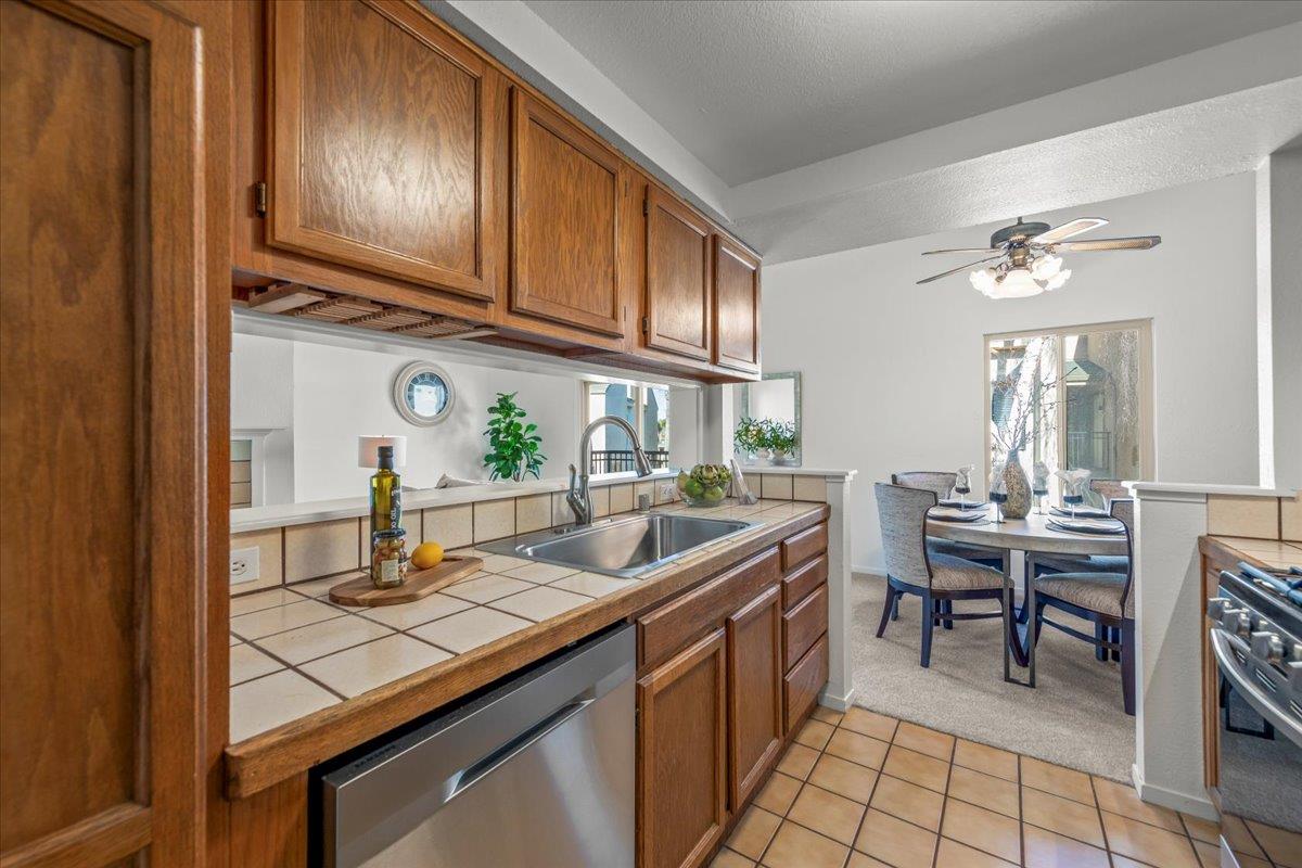 Detail Gallery Image 10 of 27 For 2392 N Main St #E,  Salinas,  CA 93906 - 1 Beds | 1 Baths